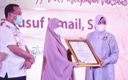 Ketua PKK dan Wakil Walikota Makassar Dianugerahi Penghargaan Perempuan Inspirator