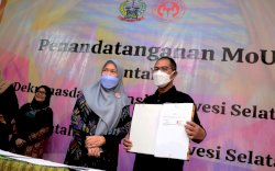 Dekranasda - 13 OPD Lingkup Pemprov Sulsel Tandatangani MoU Pengembangan Kewirausahaan Produk Kerajinan
