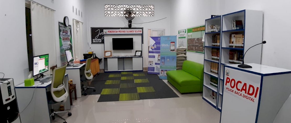 Penampakan pojok baca digital di salah satu masjid di Makassar.