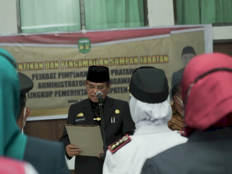 Penghujung Tahun 2021, Bupati Luwu Lantik 5 Pejabat Eselon II