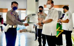 Aktif Bantu Vaksinasi, Kanit Regident Polres Luwu Raih Penghargaan dari Bupati 