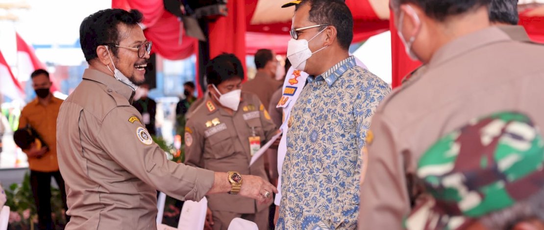 Walikota Makassar, Mohammad Ramdhan Pomanto  terpantau mendampingi Menteri Pertanian Republik Indonesia, Syahrul Yasin Limpo saat pelepasan ekspor di Pelabuhan Soekarno-Hatta, Jumat (31/12/21) dalam acara Gebyar Ekspor 2021 yang dilakukan serentak di 33 Provinsi.