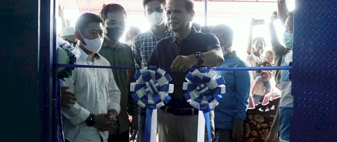 Bupati Luwu, Dr H Basmin Mattayang, Minggu (2/1/2022) meresmikan Galaxi Badminton Hall.

&nbsp;