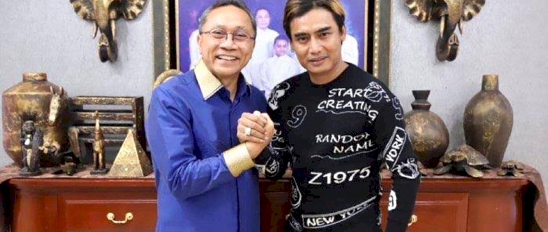 Ketua Umum PAN Zulkifli Hasan dan caleg 2024 Charly van Houten.
