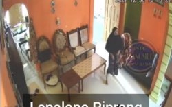 Terekam CCTV, Emak-emak Curi Kunci Mobil dan Tabung Gas