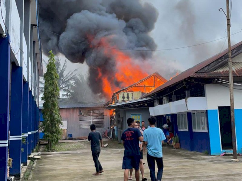 Kebakaran Hebat Landa Pemukiman Padat Penduduk di Makassar