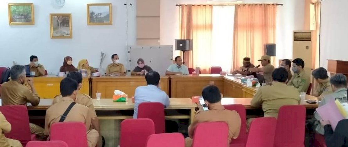 Dengan menerpakan protokol kesehatan yang ketat, Focus Group Discussion (FGD) Pengembangan Kakao berlangsung di Kantor Bappelitbangda, Selasa (4/1/2022).