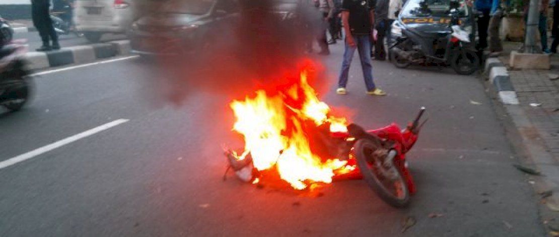 Cinta Remaja Berujung Pembakaran Motor, Dua Gadis Ditangkap