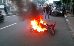 Cinta Remaja Berujung Pembakaran Motor, Dua Gadis Ditangkap