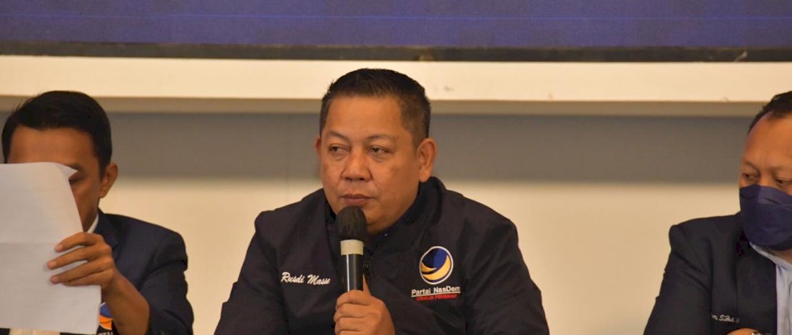 PLENO. Ketua Dewan Pimpinan Wilayah (DPW) Partai NasDem Sulawesi Selatan Rusdi Masse pada rapat pleno diperluas bersama DPD di Hotel Grand Claro, Makassar, Kamis malam.