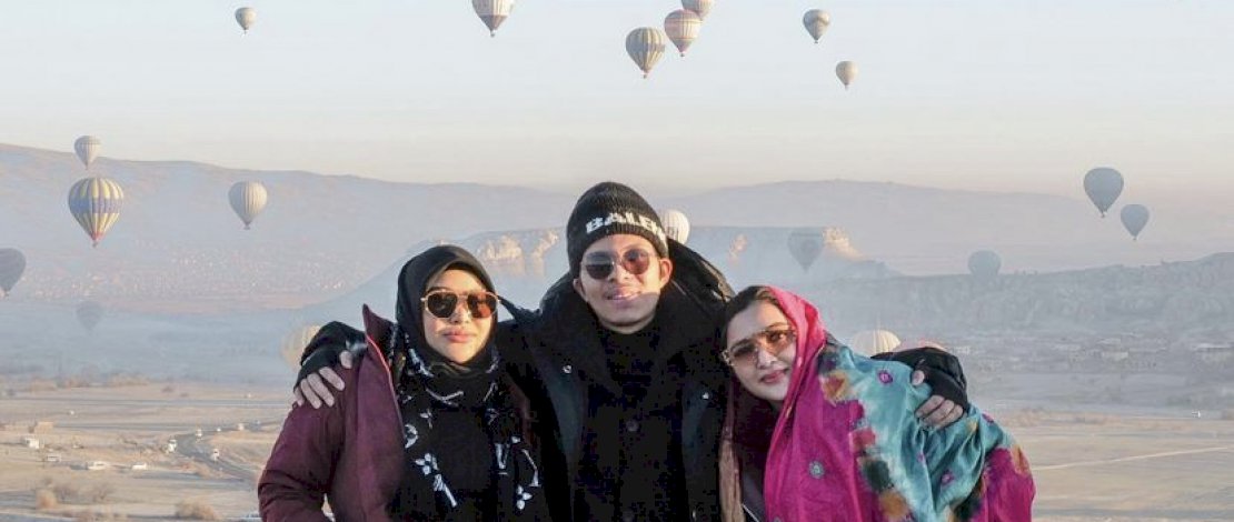 Potret Ashanty bersama Atta dan Aurel saat liburan ke Turki. 