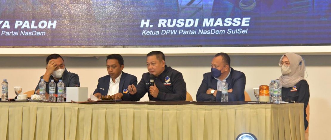 PLENO.  Ketua Dewan Pimpinan Wilayah (DPW) Partai NasDem Sulsel, Rusdi Masse memimpin langsung rapat pleno diperjual Partai NasDem se Sulsel di Hotel Claro Makassar, pekan lalu.