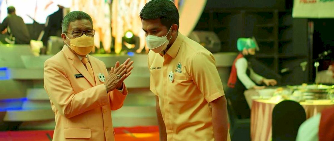 BERSAMA KETUA. Wakil Sekretaris DPD I Partai Golkar Sulsel, Zulham Arief bersama Ketua DPD I Partai Golkar Sulsel HM Taufan Pawe. BERSAMA KETUA. Wakil Sekretaris DPD I Partai Golkar Sulsel, Zulham Arief bersama Ketua DPD I Partai Golkar Sulsel HM Taufan Pawe.