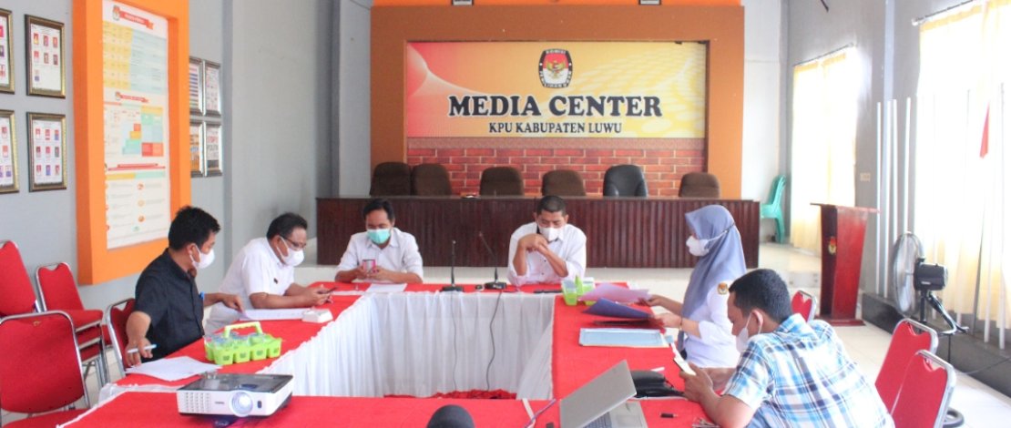 Pleno KPU Luwu Dipimpin Ketua KPU Hasan Sufyan.