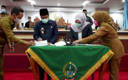 DPRD Sulsel Sahkan Dua Ranperda Menjadi Perda
