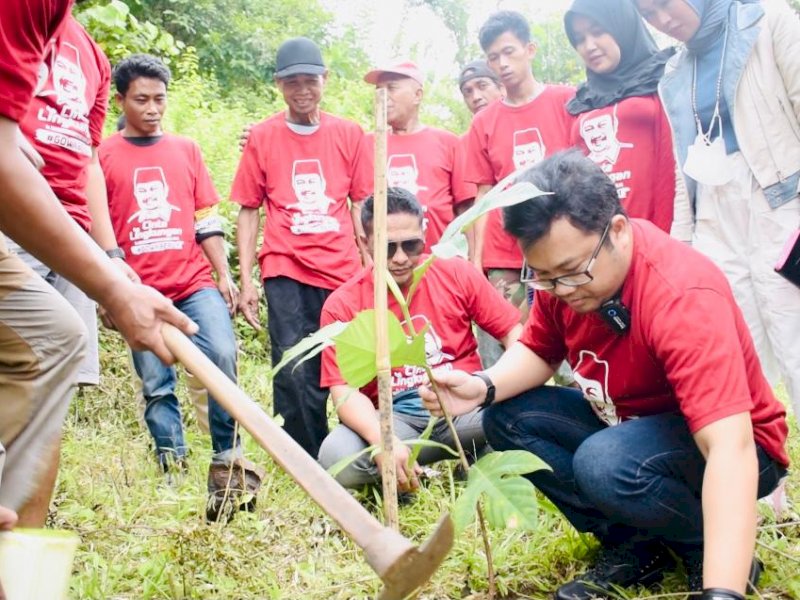 Najwa Shihab Sebut Darurat Lingkungan, Darmawangsyah Muin Bergerak Tanam Pohon Bersama Warga