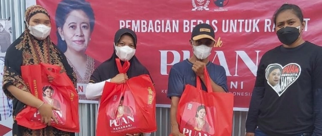 PDI Perjuangan Bagikan 3 Ton Beras di Kota Makassar 