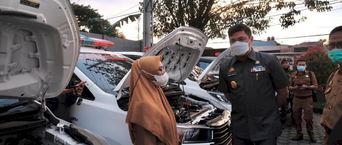 Bupati Gowa Serahkan 10 Unit Mobil Ambulance ke 10 Puskesmas