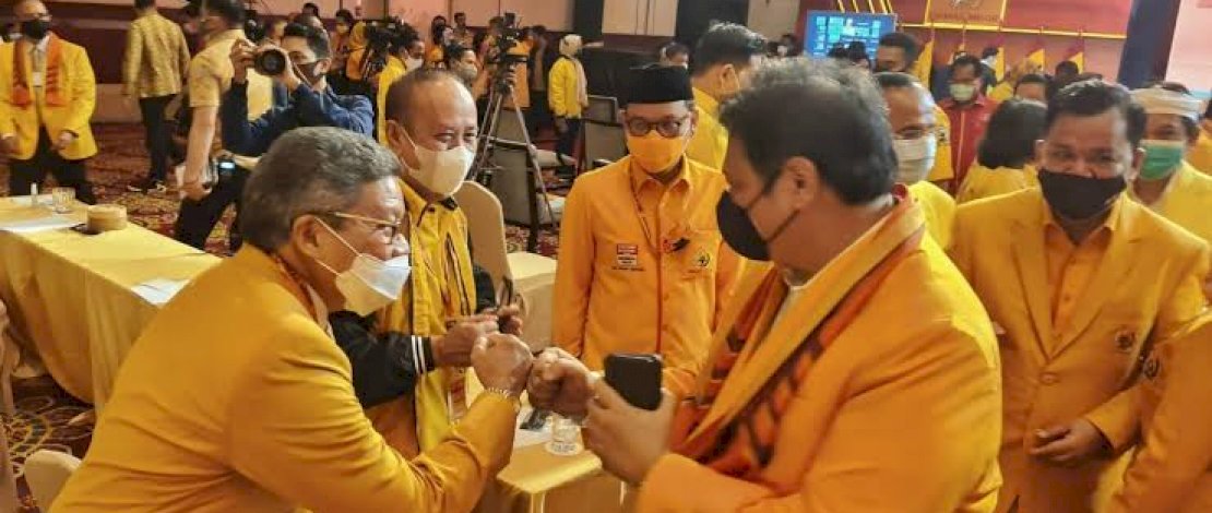 SALAM SEHAT. Ketua DPD I Partai Golkar Sulsel HM Taufan Pawe salam sehat bersama Ketua Umum Partai Golkar Airlangga Hartarto. SALAM SEHAT. Ketua DPD I Partai Golkar Sulsel HM Taufan Pawe salam sehat bersama Ketua Umum Partai Golkar Airlangga Hartarto.