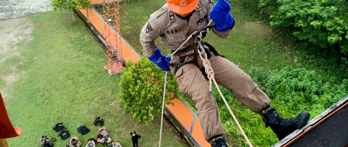 Bersinergi Dengan Basarnas, Batalyon C Pelopor Gelar Latihan Bersama Bersinergi Dengan Basarnas, Batalyon C Pelopor Gelar Latihan Bersama