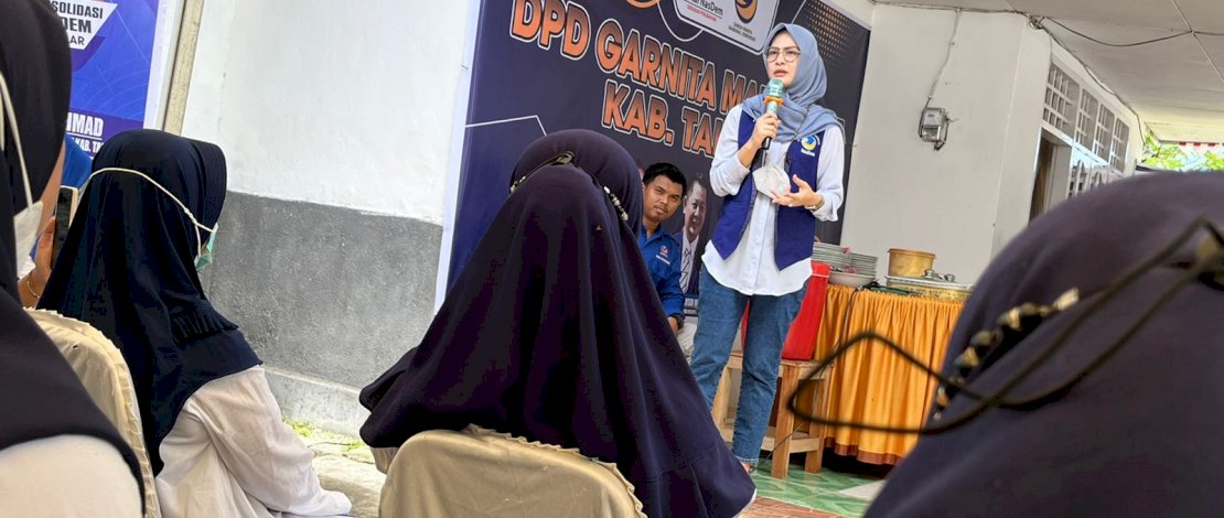 Ketua Garnita Malahayati DPW Partai NasDem Sulsel, drg A Rachmatika Dewi, saat berkunjung ke Takalar, Kamis, 13 Januari 2022.
