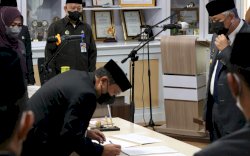 Lantik Direktur PDAM dan PD Karya, Bupati Pinrang Harapkan Dapat Berinovasi