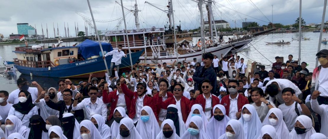 DEKLARASI.nRelawan Indonesia Moeda Sulawesi Selatan deklarasi di Anjungan Pantai Losari, Kamis (13/01/2022). DEKLARASI.nRelawan Indonesia Moeda Sulawesi Selatan deklarasi di Anjungan Pantai Losari, Kamis (13/01/2022).
