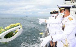 Peringati Hari Dharma Samudera Tahun 2022, Lantamal VI Gelar Tabur Bunga di Perairan Makassar
