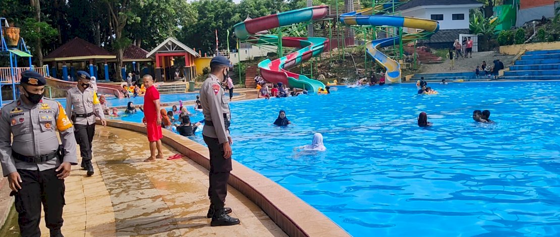 Gencar Berpatroli, Brimob Bone Ajak Masyarakat Taat Prokes Dan Sukseskan Vaksinasi Gencar Berpatroli, Brimob Bone Ajak Masyarakat Taat Prokes Dan Sukseskan Vaksinasi