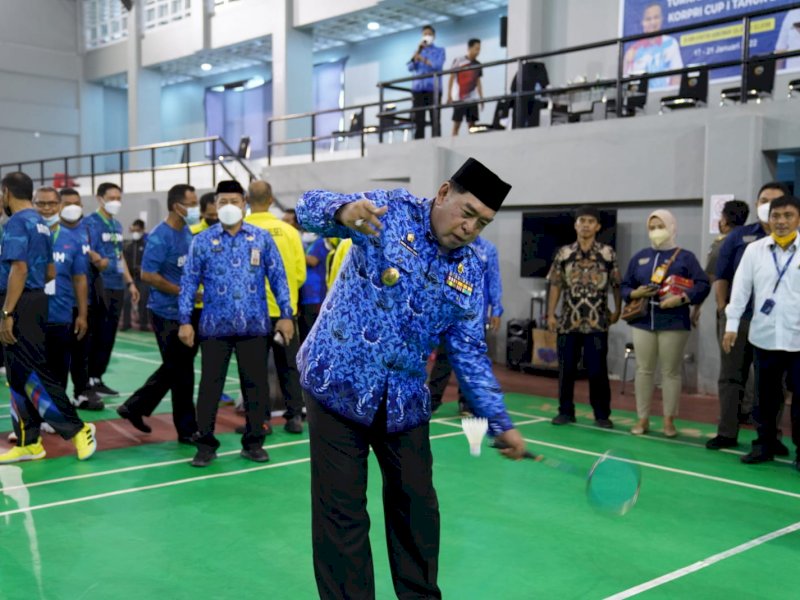 Abdul Hayat Buka Turnamen Bulutangkis KORPRI CUP I