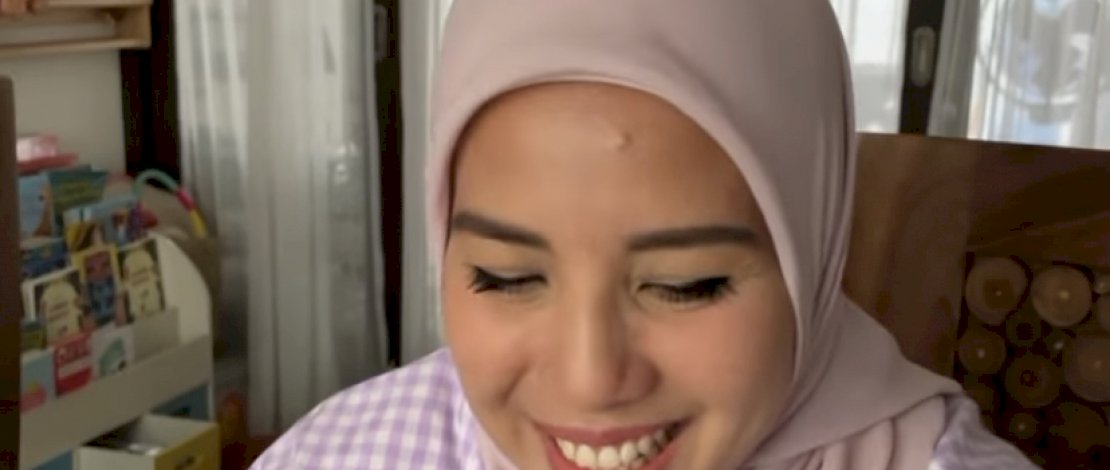Potret Tya Ariestya mengenakan hijab diunggah dalam laman instagramnya, Kamis (18/1/2022).