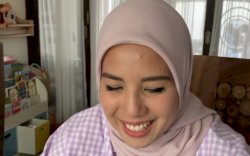 Tya Ariestya Belajar Berhijab, Suami dan Mertua Berikan Pujian 