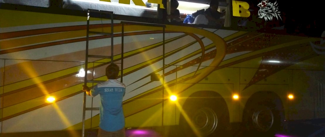Ditumpangi Anggota DPRD Luwu Timur, Bus Asal Malili Dilempar OTK di Palopo Ditumpangi Anggota DPRD Luwu Timur, Bus Asal Malili Dilempar OTK di Palopo