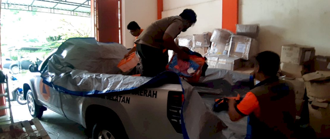 BPBD Sulsel menyiapkan bantuan untuk warga terdampak angin puting beliun di Antang, Selasa, 18 Januari 2022.