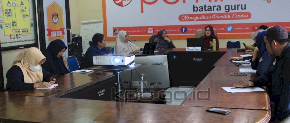 KELAS BELAJAR. KPU Kabupaten Luwu Timur menggelar Kelas Belajar Pelatihan Jurnalistik Dasar di Media Center KPU, Selasa (18/1/2022). 