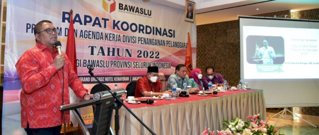 RAKOR. Anggota Bawaslu Fritz Edward Siregar membuka Rakor Agenda dan Program Penanganan Pelanggaran Tahun 2022 di Jakarta, Senin malam (17/1/2022).