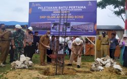 Bupati Bone Letakkan Batu Pertama Pembangunan Masjid dan Sekolah Asshiddiqi