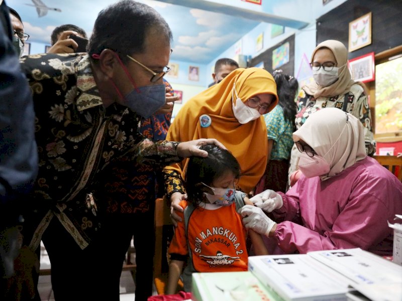 Pantau Vaksinasi Anak, Wali Kota Makassar Minta Support Orang Tua Murid