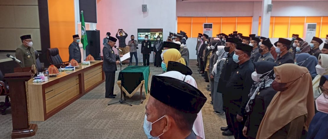  Wali Kota Parepare, Taufan Pewe kembali melantik 91 orang pejabat Administrator dan Pengawas lingkup Pemerintah Kota Parepare yang terdiri dari 40 orang eselon III dan 51 orang eselon IV.