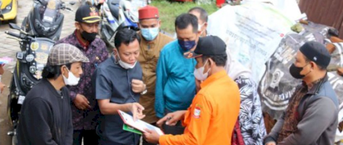 Bergerak Cepat, Camat Tallo Alamsyah Sahabuddin Salurkan Bantuan ke Korban Angin Puting Beliung