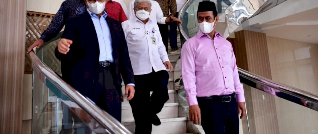 Makin Akrab Dengan Amran Sulaiman, Anies Baswedan Angkat Jempol Makin Akrab Dengan Amran Sulaiman, Anies Baswedan Angkat Jempol