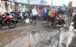 Tinjau Sabtu Bersih Kecamatan Ujung Tanah, Wawali Fatma Minta Perbaikan Jalan Sabutung