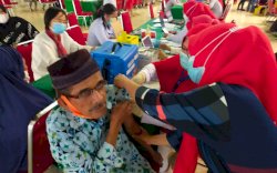 Wujudkan Vaksinasi 100%, Pemkot Makassar Vaksin Ratusan Ribu Lansia 