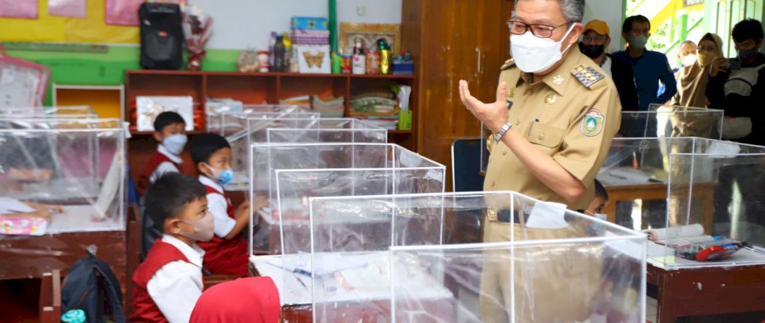 Pantau Sekolah Tatap Muka, Taufan Pawe Apresiasi Pelajar Paham Pentingnya Vaksinasi