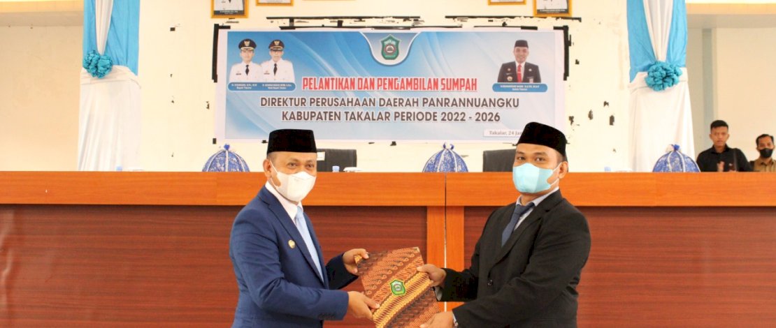 Bupati Takalar, Syamsari Kitta, melantik Arianto sebagai Direktur Utama Perusahaan Daerah (Perusda) Panrannuangku, masa jabatan 2022-2026, di Baruga I Manindori, Kantor Bupati Takalar, Senin, 24 Januari 2022.