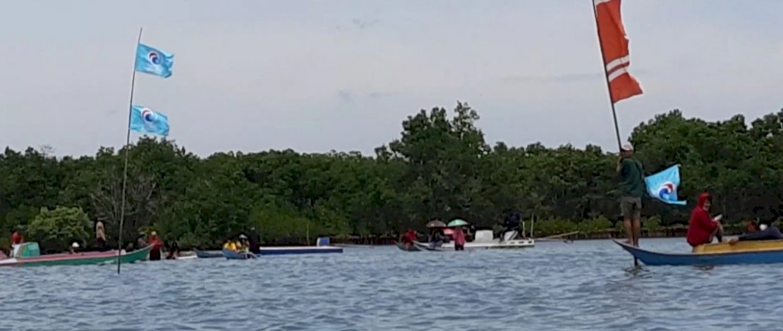 Wakil Sekretaris Jenderal (Wasekjen) Dewan Pimpinan Nasional (DPN) Partai Gelora, Taslim Tamang, membuka lomba balap perahu nelayan di Kabupaten Bone, Kamis, 27 Januari 2022.