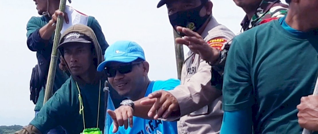 Wakil Sekretaris Jenderal (Wasekjen) Dewan Pimpinan Nasional (DPN) Partai Gelora, Taslim Tamang, membuka lomba balap perahu nelayan di Kabupaten Bone, Kamis, 27 Januari 2022.