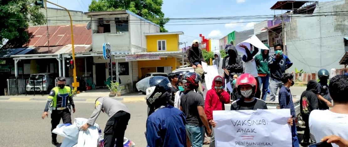 Beredar Surat Pernyataan Vaksinasi Anak, KPAB Lakukan Unjuk Rasa
