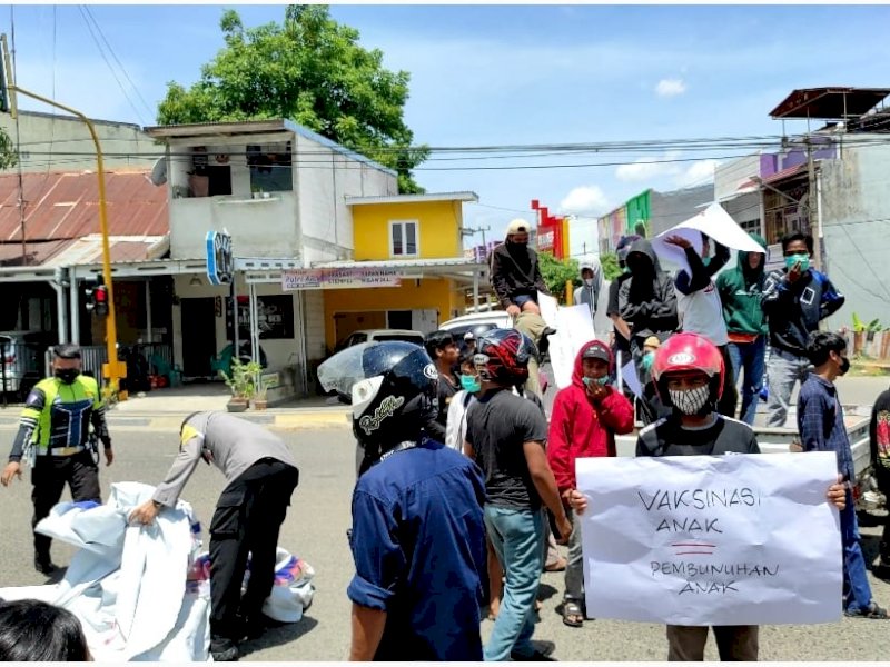 Beredar Surat Pernyataan Vaksinasi Anak, KPAB Lakukan Unjuk Rasa