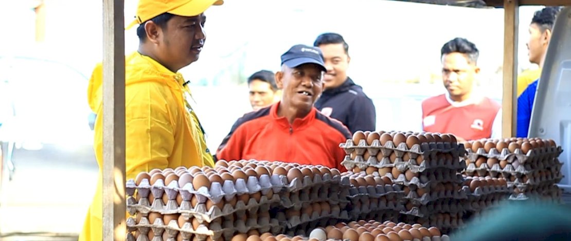 TINJAU. Ketua DPD II Partai Golkar Kabupaten Barru, Mudassir Hasri Gani (MHG) melakukan peninjauan ke Pasar dan Pelelangan Ikan Sumpang Binangae, Sabtu (29/1/2022). TINJAU. Ketua DPD II Partai Golkar Kabupaten Barru, Mudassir Hasri Gani (MHG) melakukan peninjauan ke Pasar dan Pelelangan Ikan Sumpang Binangae, Sabtu (29/1/2022).